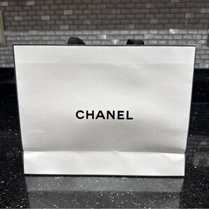 New Chanel Empty Paper Gift Bag Shopping Tote Camellia 10” x 7.75”x 3” New White